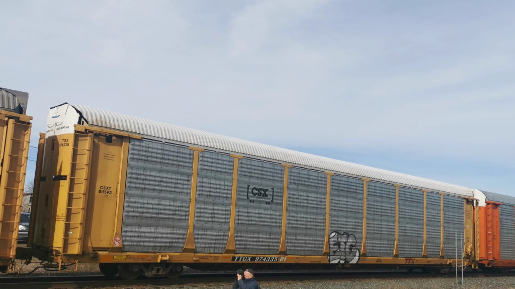 CSXT B11592 (Body) TTGX 974335 (Flat)